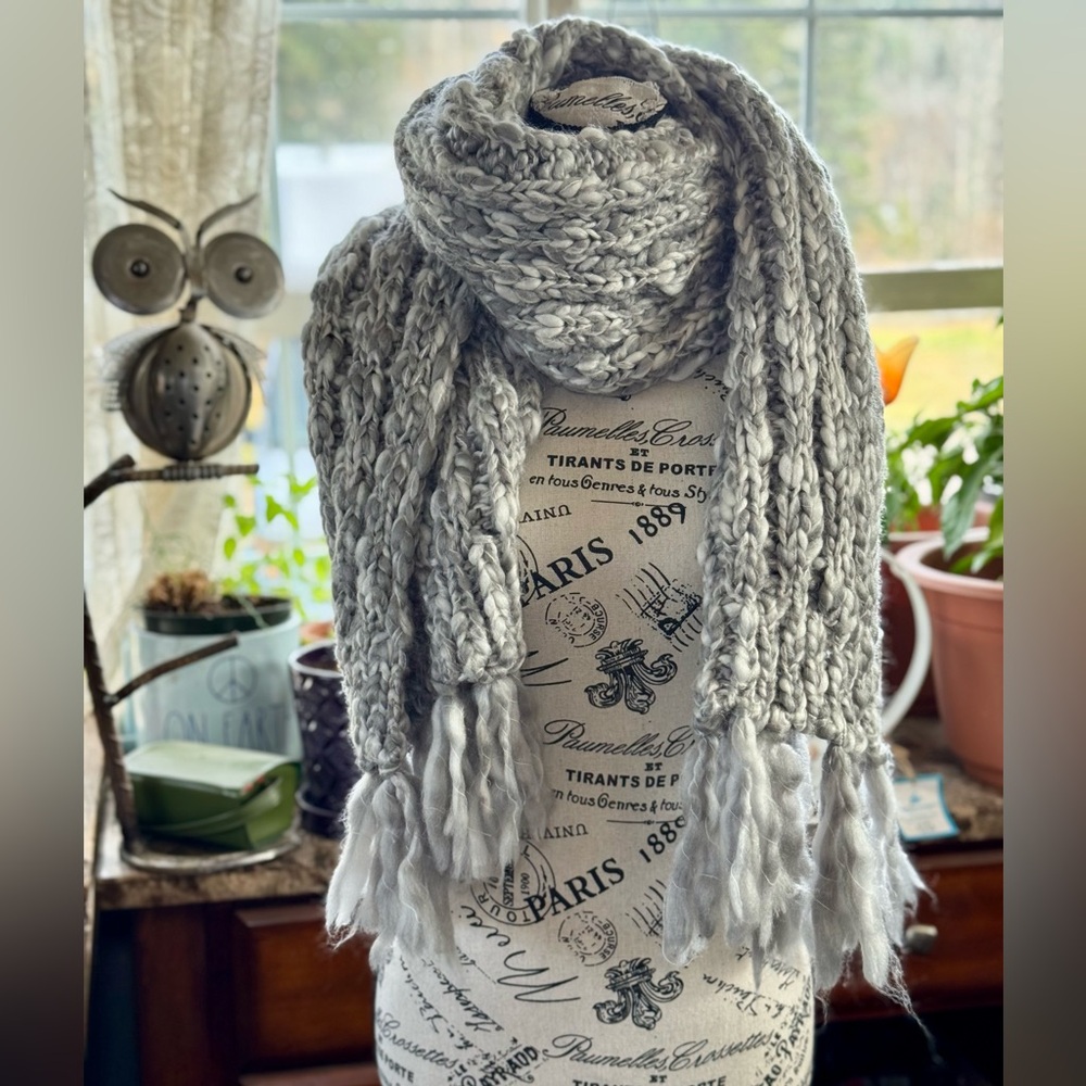 GAP Chunky Knit Scarf in Light Gray